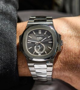 Patek Philippe Elegant Sports Nautilus Series (Parrot Fish) 5726 Annual Calendar Watch