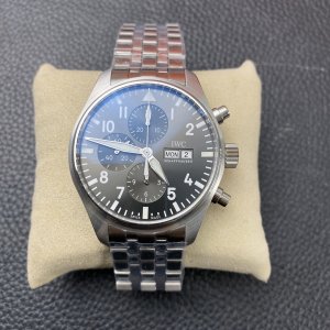 Wanguo Pilot 43 Series Steel Belt Spitfire Fighter