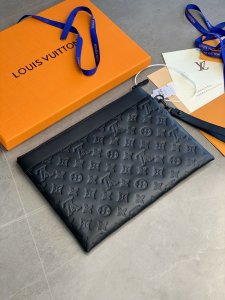 LV M82545 Pochette Voyage Souple