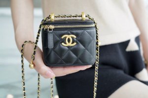 CHANEL CROSSBODY BAG black