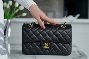 SMALL CLASSIC HANDBAG