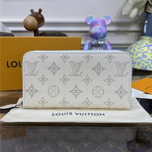 Louis Vuitton Zippy Wallet Mahina Ivory