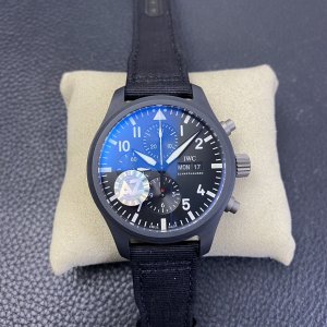 Universal Pilot 44 Series Watch