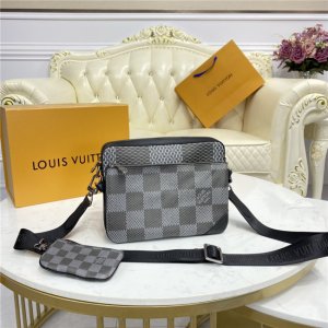 Louis Vuitton Trio Messenger