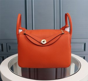 HERMES HANDBAG Lindy orange