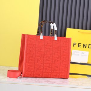 FENDI HANDBAG vermilion