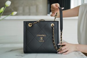 CHANEL CROSSBODY BAG black