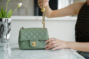 CHANEL HANDBAG green