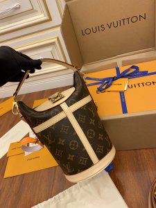 LOUIS VUITTON HANDBAG monogram