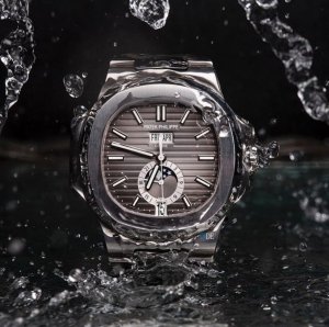 Patek Philippe Elegant Sports Nautilus Series (Parrot Fish) 5726 Annual Calendar Watch