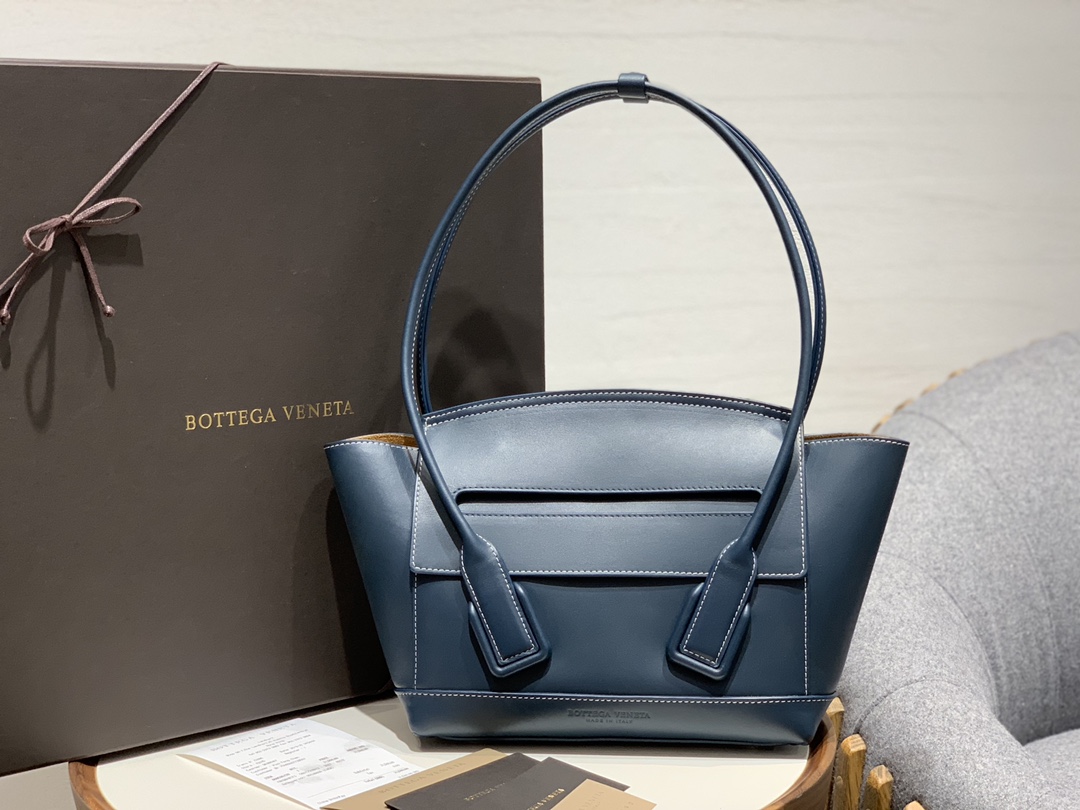 BOTTEGA VENETA ARCO 33 BAG PLAIN IN BLUE