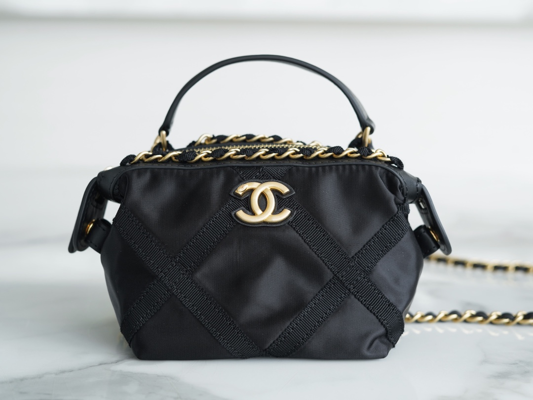 CHANEL Handbag black