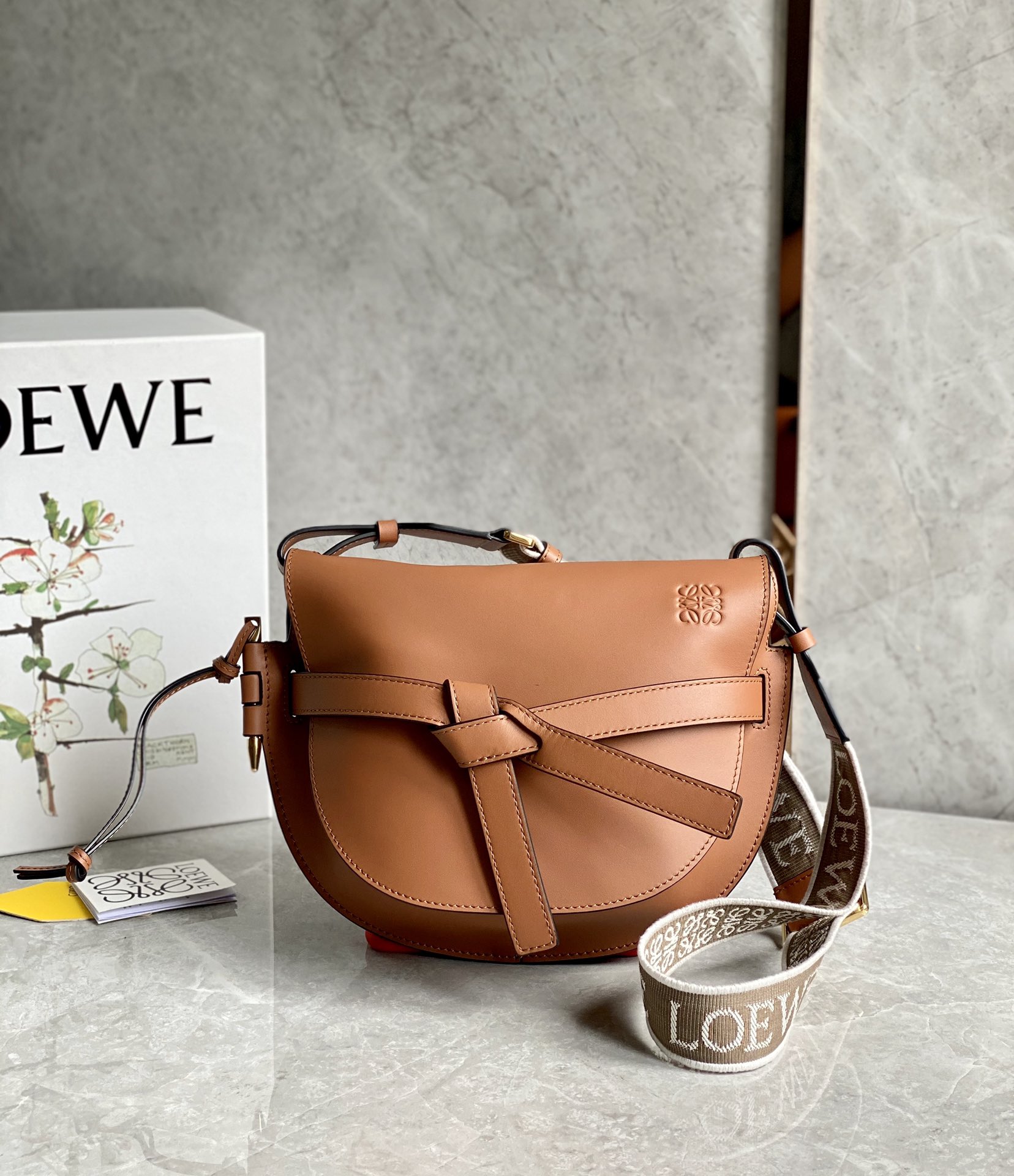 LOEWE HANDBAG Tan