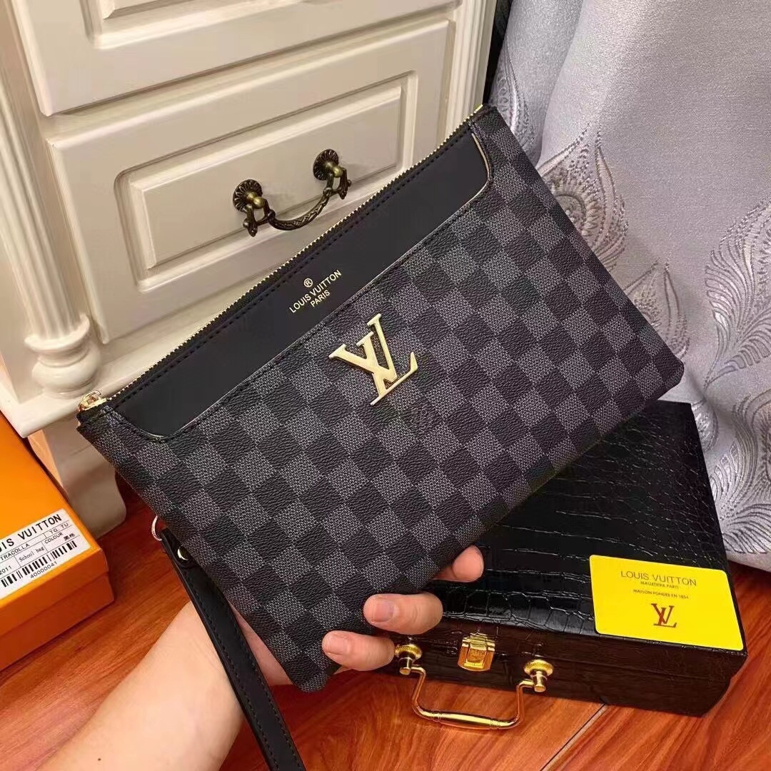 LOUIS VUITTON CLUTCH BAG