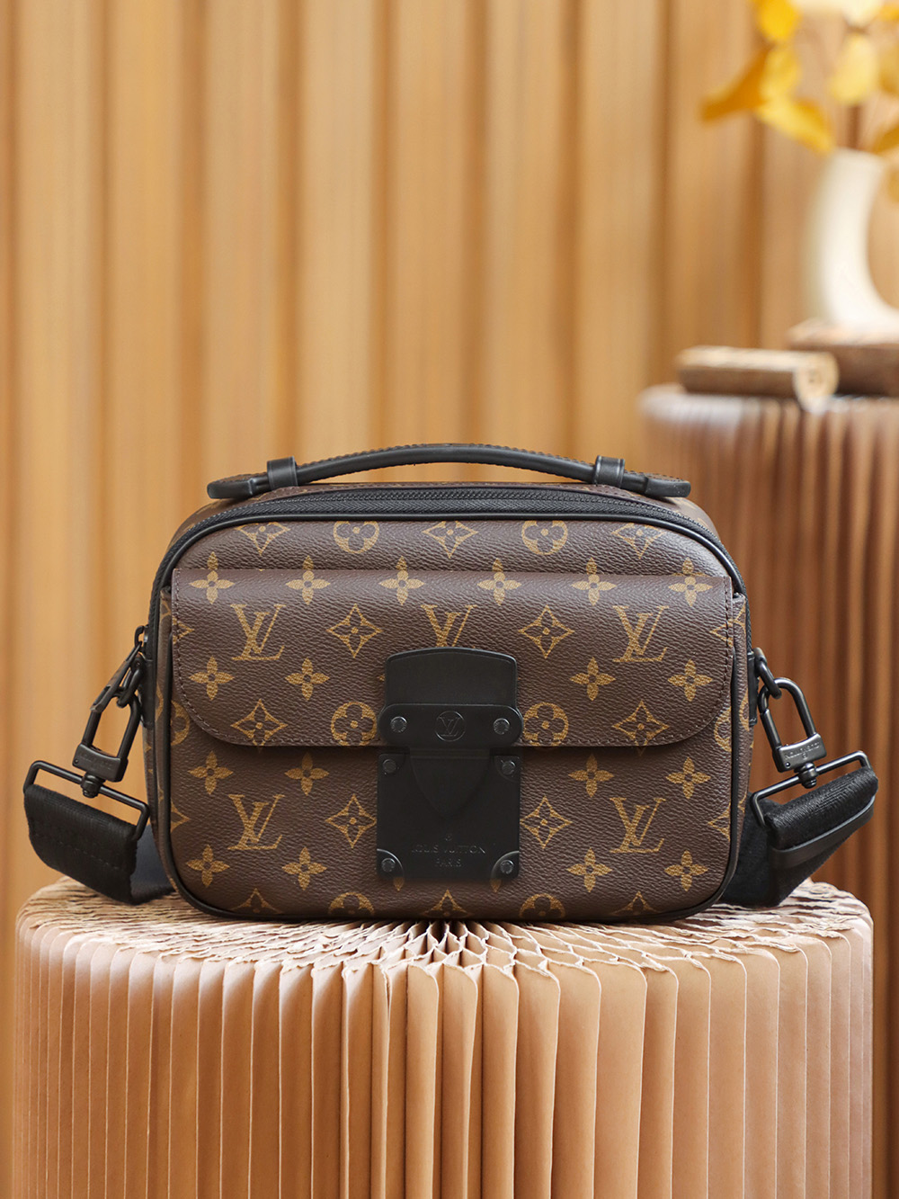 LOUIS VUITTON CROSSBODY BAG monogram