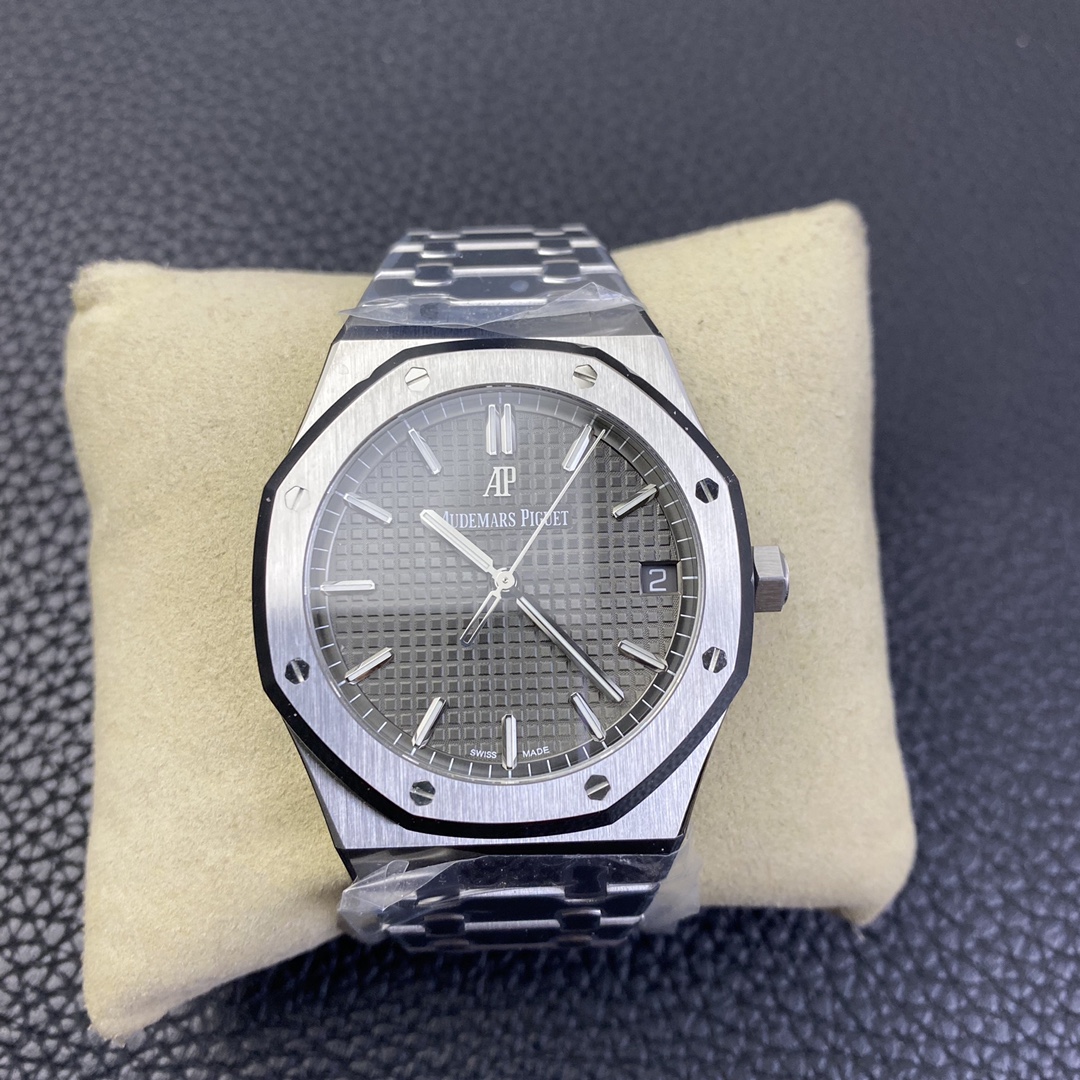 The Audemars Piguet Royal Oak 15500ST.OO.1220ST.04 watch