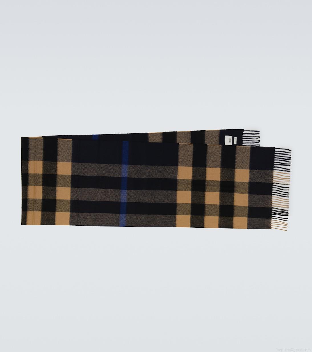 BurberryClassic cashmere scarf