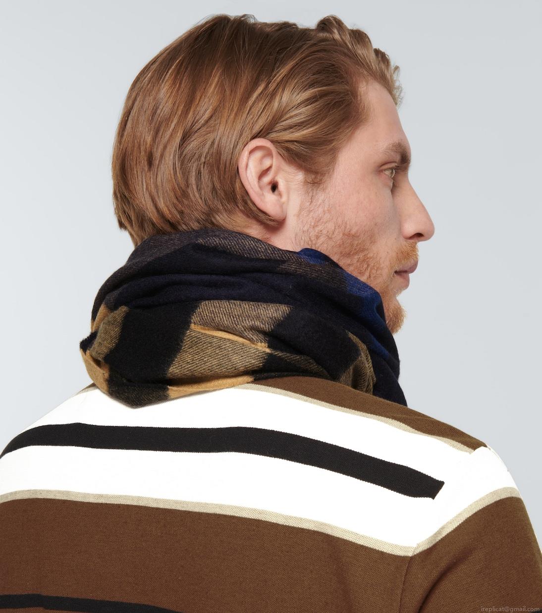 BurberryClassic cashmere scarf