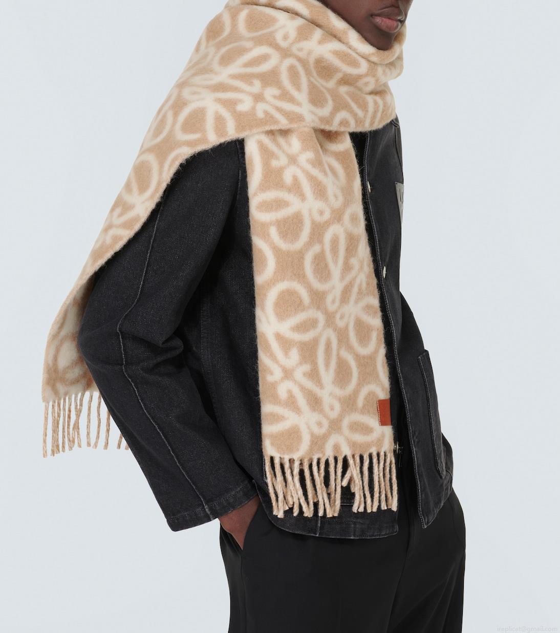 LoeweAnagram scarf