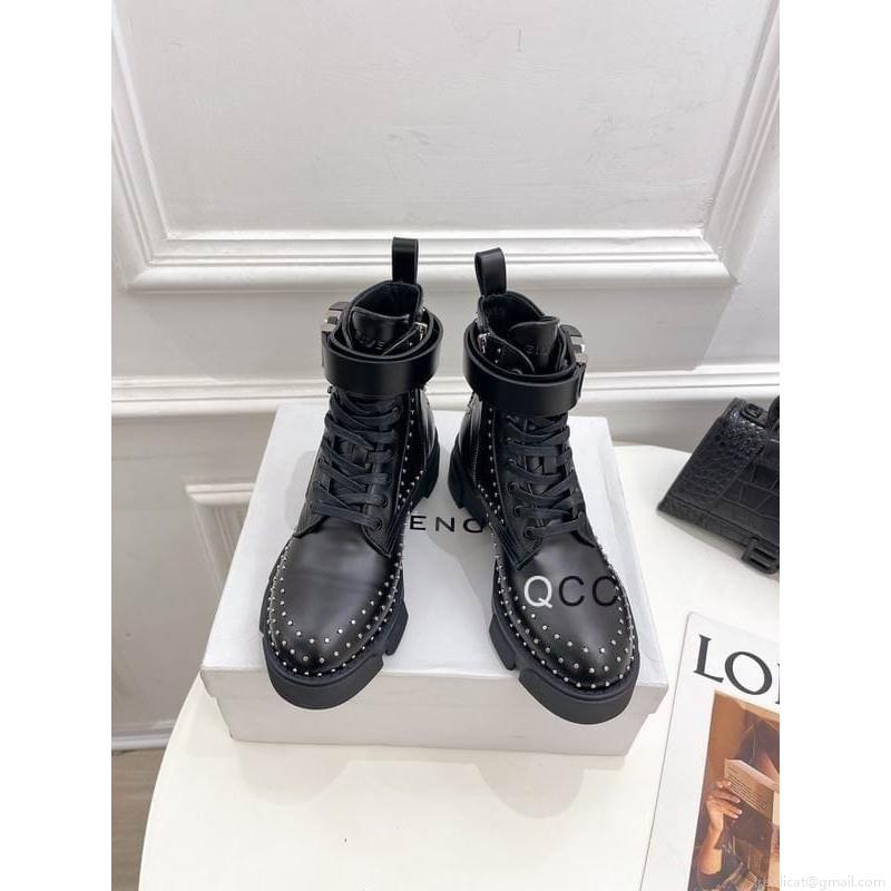 Givenchy short boots Woman Ts Givenchy sz35-42 2C XC1007