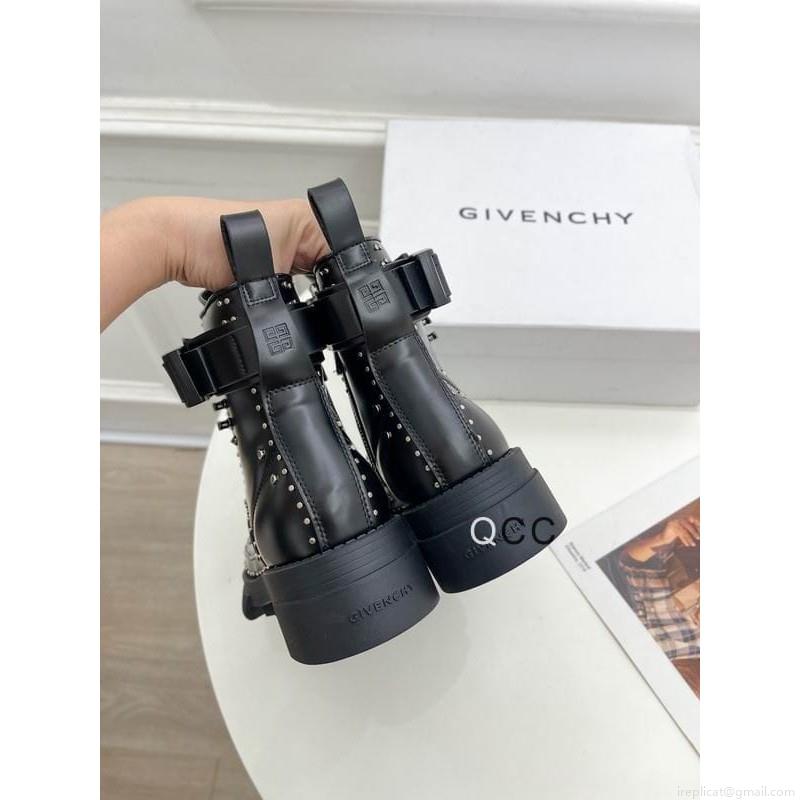 Givenchy short boots Woman Ts Givenchy sz35-42 2C XC1007