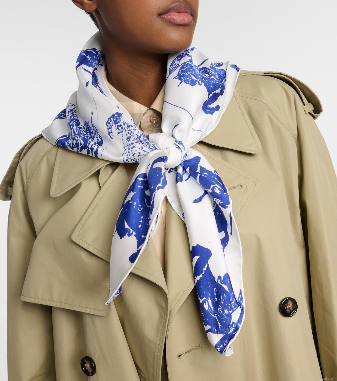 BurberryPrinted silk scarf