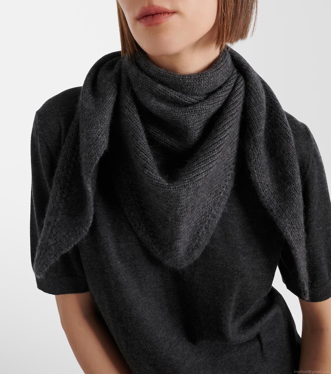 The RowHit cashmere snood