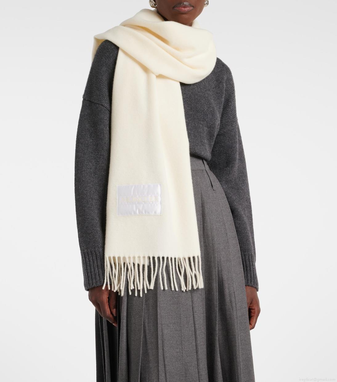 MonclerWool scarf